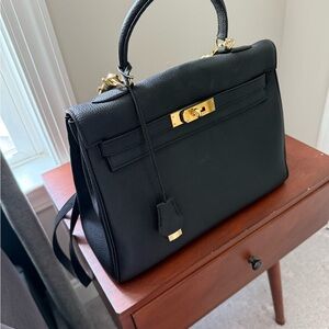 Elegant Black Leather Handbag